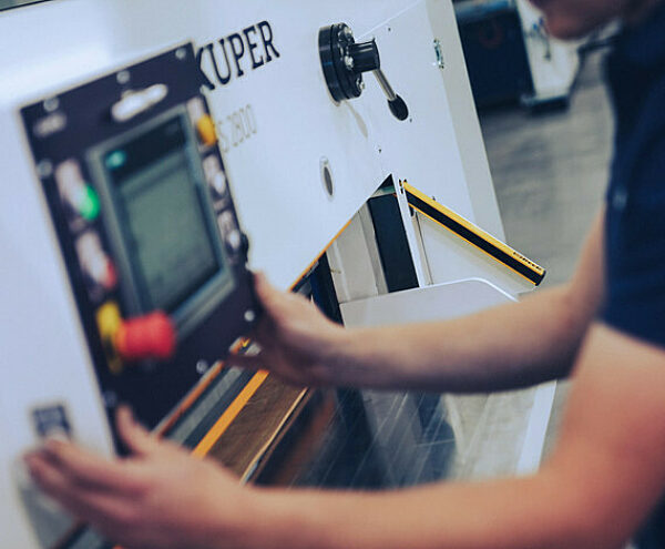 KUPER EFS 2800 Veneer Guillotine gallery photo